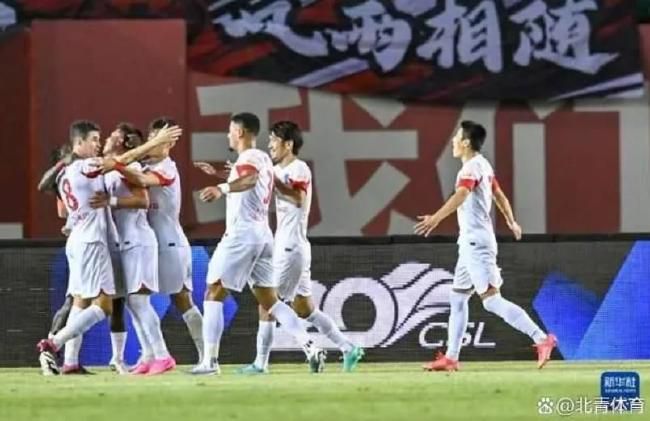 女教师在教室光着被调教