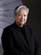 美女裸奶